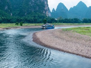 坏老人的春天敏静九章骑马，一场浪漫的骑行之旅