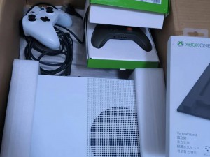 xbox 游戏主机，可免费看在线视频、畅玩大型游戏